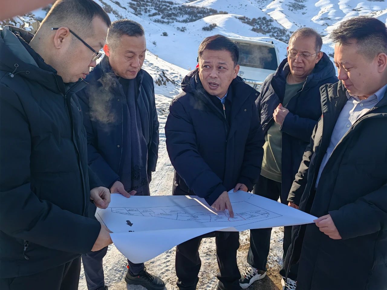 李曉東到新疆調研督導煤礦建設推進工作，并慰問駐疆干部職工3